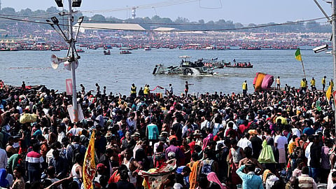 மகா கும்பமேளா குறித்து அவதூறு: 140 சமூக வலைதள பக்கங்கள் மீது வழக்கு!