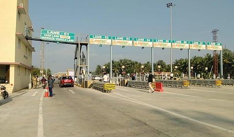 விழுப்புரம் - புதுச்சேரி நெடுஞ்சாலையில் டோல்கேட் கட்டண வசூல் தொடக்கம்: கிராம மக்கள் வாக்குவாதம்