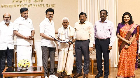 45 கலைஞர்கள், மரபுரிமையினருக்கு ரூ.40 லட்சம் நிதி