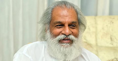 பாடகர் கே.ஜே.யேசுதாஸ் உடல்நிலை குறித்த வதந்தி - விஜய் யேசுதாஸ் மறுப்பு