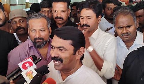 ஓசூரில் நாதக தலைமை ஒருங்கிணைப்பாளர் சீமான் செய்தியாளர்களைச் சந்தித்தார்