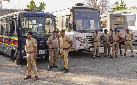 புனே பேருந்து நிலையத்தில் இளம்பெண்ணுக்கு பாலியல் வன்கொடுமை: 8 தனிப்படை அமைத்து குற்றவாளியை தேடும் போலீஸார்