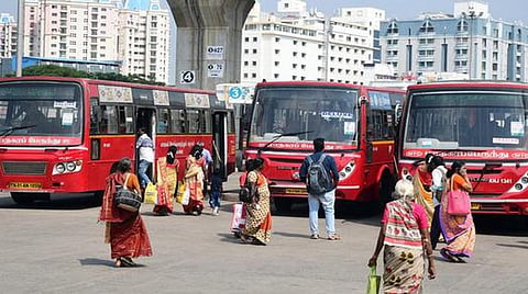 மாநகர அரசு பேருந்துகளில் ஆங்கிலத்தில் குறிப்பேடு: அரசியல் கட்சித் தலைவர்கள் கண்டனம்