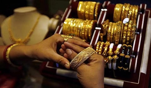தங்கம் விலை 3 நாட்களில் அதிரடியாக ரூ.1,000+ குறைவு!