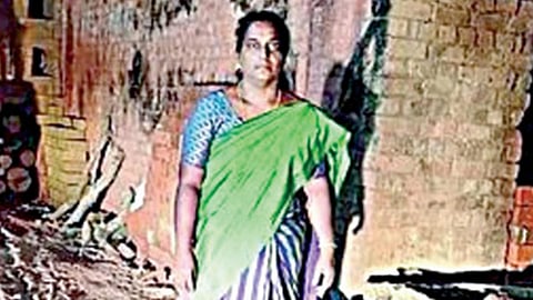 நீதிமன்ற உத்தரவை மதிக்காத தொழிலாளர்கள்: செங்கல் சூளையை மூடும் நிலைக்கு தள்ளப்பட்ட பெண் உரிமையாளர்