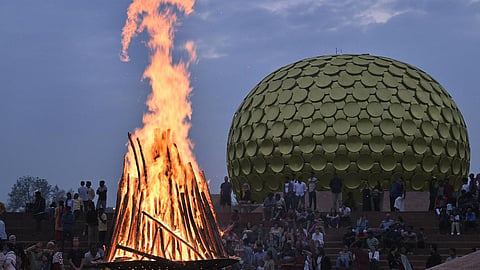 உலக அமைதிக்கான கூட்டு தியானத்துடன் ஆரோவில் உதய தின கொண்டாட்டம்