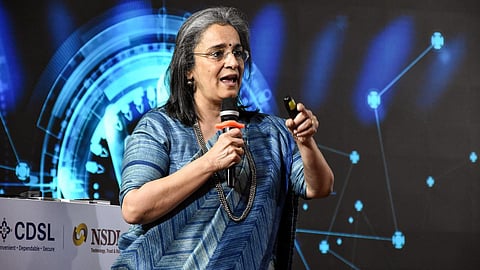 பங்குச் சந்தை மோசடி தொடர்பான உத்தரவை எதிர்த்து செபி முன்னாள் தலைவர் உள்ளிட்டோர் வழக்கு