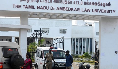 Doctor of law: சட்டப் பல்கலை.யில் உயரிய ஆராய்ச்சிப் படிப்பு - தமிழகத்தில் முதல் முறையாக அறிமுகம்