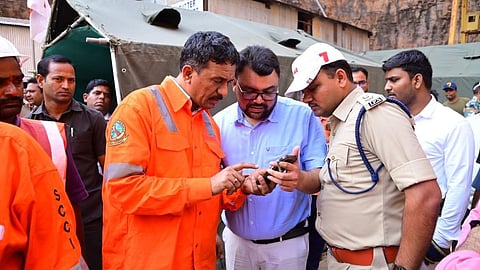 தெலங்கானா சுரங்கத்தில் சிக்கிய 8 பேரின் சடலங்களை மீட்க போராடும் மீட்பு குழு