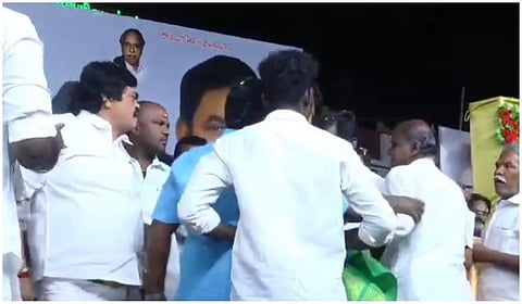 அதிமுக பொதுக்கூட்ட மேடையில் நிர்வாகியை கன்னத்தில் அறைந்த முன்னாள் அமைச்சர் கே.டி.ராஜேந்திர பாலாஜி