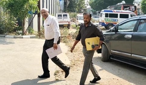 கோவை காந்திபுரத்தில் உள்ள சிபிசிஐடி அலுவலகத்தில் விசாரணைக்கு ஆஜரான கோடநாடு எஸ்டேட் மேலாளர் நடராஜன்