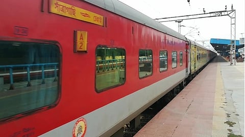 ஹோலி பண்டிகை: சென்னை - சந்த்ரகாச்சி சிறப்பு ரயில் உட்பட 3 ரயில்கள் அறிவிப்பு