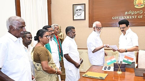 வேளாண் சந்தைப்படுத்துதல் குறித்த தேசிய கொள்கையை நிராகரிக்க சட்டப்பேரவையில் தீர்மானம் வேண்டும்: முதல்வரிடம் விவசாயிகள் மனு