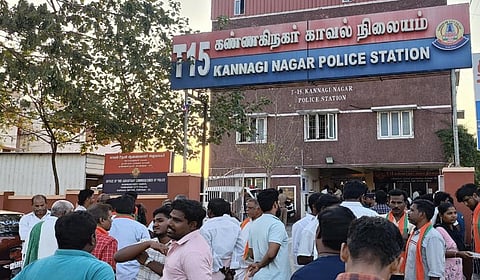 சென்னை | மாணவர்களிடம் கட்டாயப்படுத்தி கையெழுத்து: 5 பாஜகவினரிடம் போலீஸார் விசாரணை