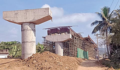 ஒத்திவாக்கம் ரயில்வே மேம்பாலம்: அரைகுறை பணிகளும்... அவதிப்படும் மக்களும்..!