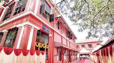 ஜார்ஜ் டவுன் ராஜாஜி சாலையில், ரூ.9.85 கோடியில் புனரமைக்கப்பட்ட பாரம்பரியக் கட்டிடம், பதிவுத்துறை அலுவலகமாக மாற்றப்பட்டு மக்கள் பயன்பாட்டுக்காக நேற்று திறக்கப்பட்டது. | படம்: எஸ்.சத்தியசீலன் |
