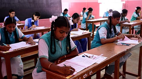 கணிதம், வணிகவியல் வினாத்தாள் எளிது: இந்தாண்டு பிளஸ் 2 பொதுத்தேர்வில் தேர்ச்சி விகிதம் அதிகரிக்க வாய்ப்பு