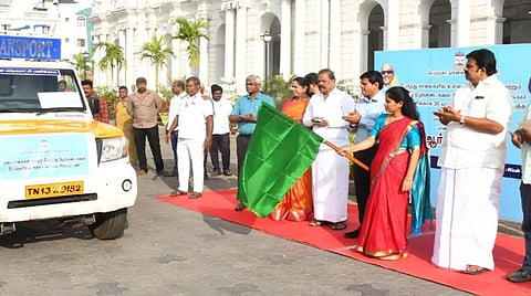நடைபாதைகளை தூய்மைப்படுத்த 30 பிரத்யேக வாகனங்கள்: சென்னை மேயர் தொடங்கிவைத்தார்