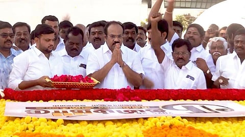2025 - 2026 தமிழக பட்ஜெட்: கருணாநிதி நினைவிடத்தில் நிதியமைச்சர் மரியாதை