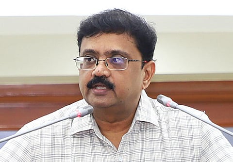 பட்ஜெட் குறித்து  விளக்கிய  நிதி துறை செயலாளர் த.உதயச்சந்திரன் படம்: எஸ்.சத்தியசீலன்