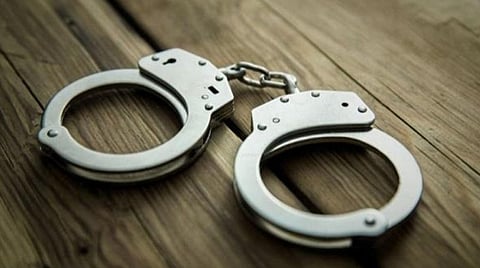 சென்னை | கால்டாக்ஸி ஓட்டுநர் கொலை: ரவுடிகள் உட்பட 4 பேர் சிறையில் அடைப்பு; 2 பேருக்கு கால் உடைந்தது