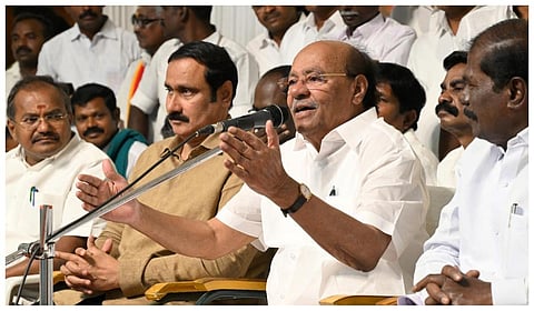 ‘ரூ’ விவகாரம் - தமிழக முதல்வருக்கு ராமதாஸ் கண்டனம்