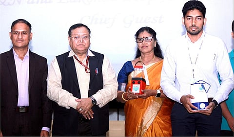 2 நாள் சர்வதேச கருத்தரங்கை நிதிஆயோக் உறுப்பினரும் பாதுகாப்புத் துறை விஞ்ஞானியுமான டாக்டர் விஜய் குமார் சரஸ்வத் கலந்துகொண்டார்.