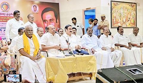 திண்டிவனத்தில் நடந்த பாமக ஆலோசனைக் கூட்டத்தில் அக்கட்சியின் நிறுவனர்  ராமதாஸ் உரையாற்றினார். 