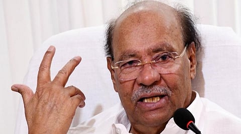 தமிழகத்தில் பள்ளி இறுதி வகுப்பு வரை தமிழை பயிற்று மொழியாக்கி அரசு சட்டம் இயற்ற வேண்டும்: ராமதாஸ் வலியுறுத்தல்