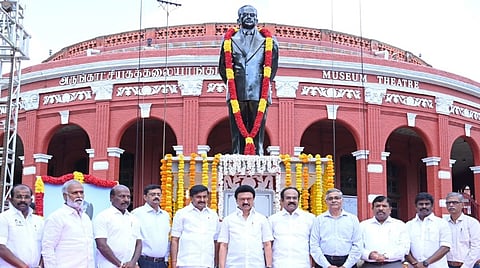 எழும்பூர் அருங்காட்சியக வளாகத்தில் சர் ஜான் ஹூபர்ட் மார்ஷல் சிலை: முதல்வர் ஸ்டாலின் திறந்து வைத்தார்