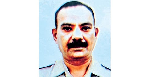 காஷ்மீரில் வீரமரணமடைந்த வெம்பாக்கம் பிஎஸ்எஃப் வீரருக்கு 24 குண்டு முழங்க இறுதிச் சடங்கு
