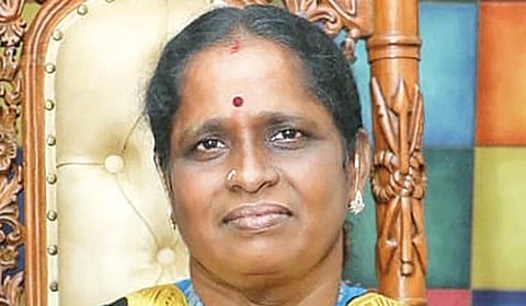 பெண் என்பதால் எனது நிகழ்ச்சிகளை புறக்கணிக்கிறீர்களா? - அதிகாரிகளிடம் ஆவேசம் காட்டிய கடலூர் திமுக மேயர்