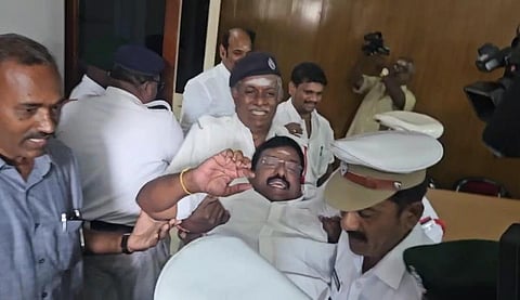 அமைச்சர் பதவி விலகக் கோரி காங், திமுக தர்ணா: புதுச்சேரி எதிர்க்கட்சி தலைவர் வெளியேற்றம்