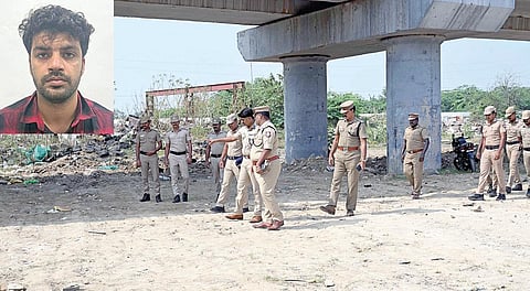 என்கவுன்ட்டர் நடந்த தரமணி பகுதியில் ஆய்வு மேற்கொண்ட போலீஸார். படம்: ஸ்ரீநாத்