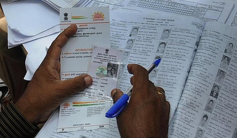 வாக்காளர் அட்டை - ஆதார் இணைப்பு: தவிர்க்க முடியாதது!
