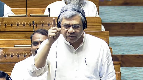 தமிழக ரயில்வே திட்டங்கள் தாமதமாவது ஏன்? - பட்டியலிட்டு ரயில்வே அமைச்சர் விளக்கம்