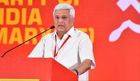 மதுரையில் நடந்த மார்க்சிஸ்ட் கம்யூ. கட்சி மாநாட்டில் கட்சியின் அரசியல் பணியக ஒருங்கிணைப்பாளர் பிரகாஷ் காரத் உரையாற்றினார் | படங்கள்: எஸ்.கிருஷ்ணமூர்த்தி