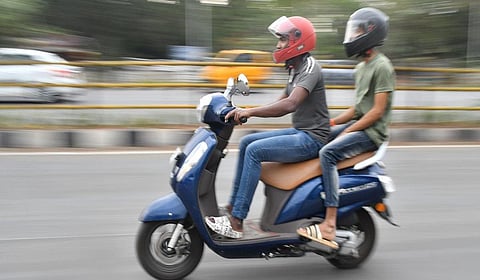 கர்நாடகாவில்  பைக் டாக்ஸி சேவைக்கு உயர் நீதிமன்றம் தடை