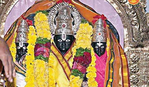 அனைத்திலும் வெற்றி அருளும் வாயல்பாடு ஸ்ரீபட்டாபிராமர்