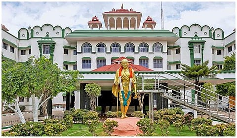 தென்காசி காசிவிஸ்வநாதர் கோயில் கும்பாபிஷேகத்துக்கு இடைக்கால தடை: சென்னை ஐஐடி குழு ஆய்வுக்கு உத்தரவு