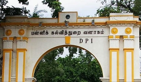 ஆண்டு விழாவில் சாதி ரீதியான சின்னங்கள் இடம்பெறக் கூடாது: பள்ளிக் கல்வித் துறை எச்சரிக்கை