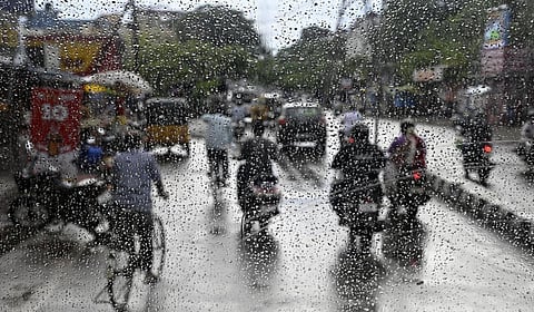 தெற்கு வங்கக்கடலில் காற்றழுத்த தாழ்வு பகுதி இன்று உருவாகிறது
