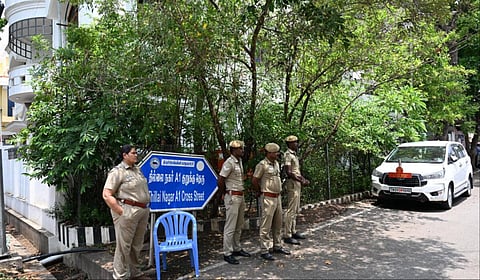 திருச்சியில் அமைச்சர் கே.என்.நேரு மற்றும் அவரது சகோதரர்கள் வீடுகளில் அமலாக்கத் துறை அதிகாரிகள் சோதனை நடத்தினர் | படம்: எம்.மூர்த்தி