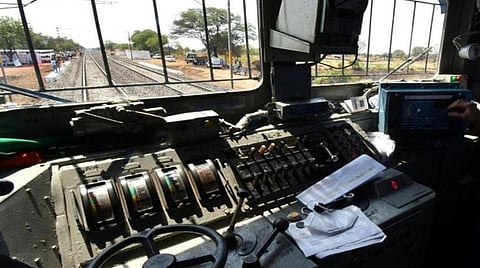 ரயில்வே ஓட்டுநர் பணி தொடர்பாக ஆய்வு செய்ய கோரிக்கை