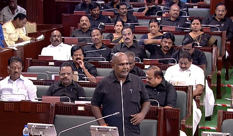 கருப்புச் சட்டையில் அதிமுக எம் எல்ஏ.க்கள்