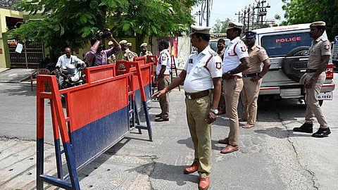 அமலாக்கத் துறை சோதனை முடிந்த கையோடு கே.என்.நேருவின் சகோதரரை அழைத்துச் சென்ற அதிகாரிகள்