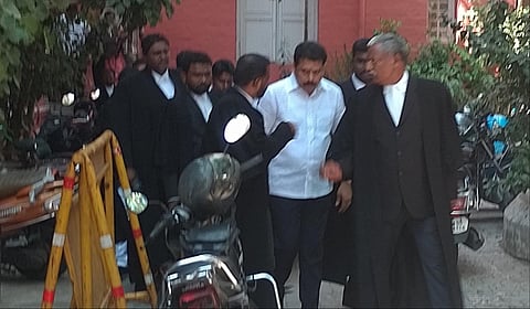 சட்டவிரோத பணபரிமாற்ற தடை சட்ட வழக்கில் அமைச்சர் செந்தில் பாலாஜியின் சகோதரர் அசோக் குமார் சென்னை முதன்மை அமர்வு நீதிமன்றத்தில் ஆஜரானார்.