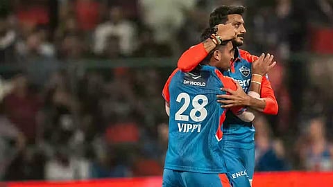 விப்ராஜ் ஆன் ஃபயர்: டிம் டேவிட், சால்ட் துணையால் 163 ரன்கள் எடுத்த ஆர்சிபி | RCB vs DC