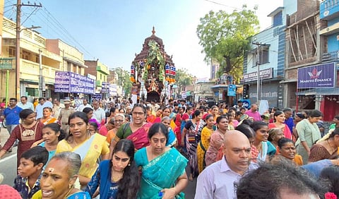 ஸ்ரீவில்லிபுத்தூர் ஆண்டாள் கோயிலில் பங்குனி உத்திர செப்புத் தேரோட்டம் கோலாகலம் 