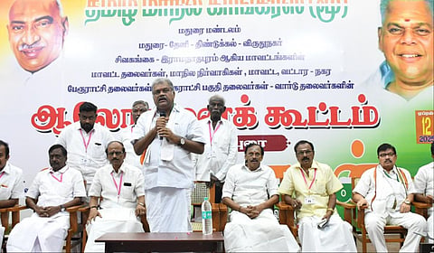 மதுரையில் நடந்த தமாகா மண்டல அளவிலான நிர்வாகிகள் கூட்டத்தில் அக்கட்சியின் தலைவர் ஜி.கே.வாசன் பேசினார்  | படங்கள்: எஸ்.கிருஷ்ணமூர்த்தி. 